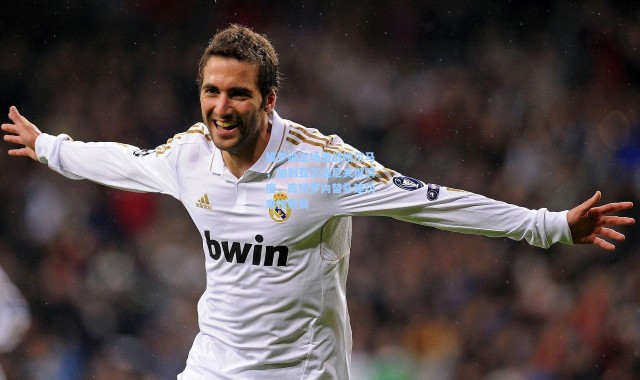 维罗纳主场激战帕尔马，加利亚尔迪尼关键调度，库特罗内替补建功难挽败局