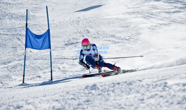 中国速度滑冰队再创佳绩 小将张雪峰破全国纪录