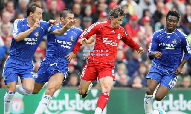 英超联赛激战正酣，曼城逆转利物浦登顶积分榜